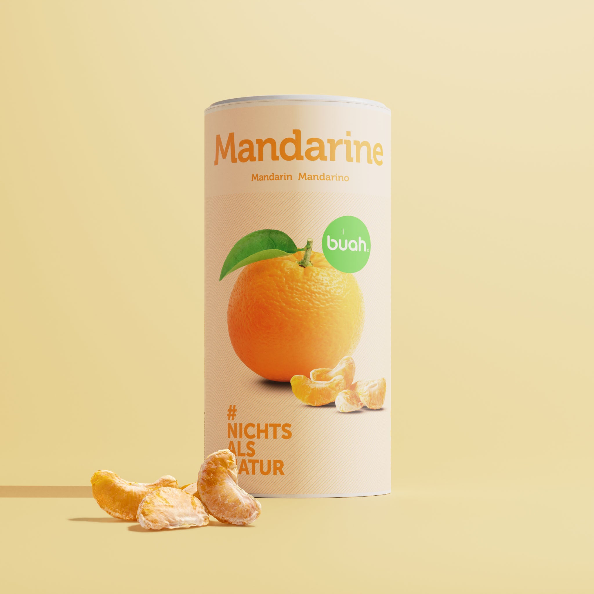 GroĂe Dose buah Mandarine mit vakuumgetrockneten Mandarinen StĂŒcken im Vordergrund