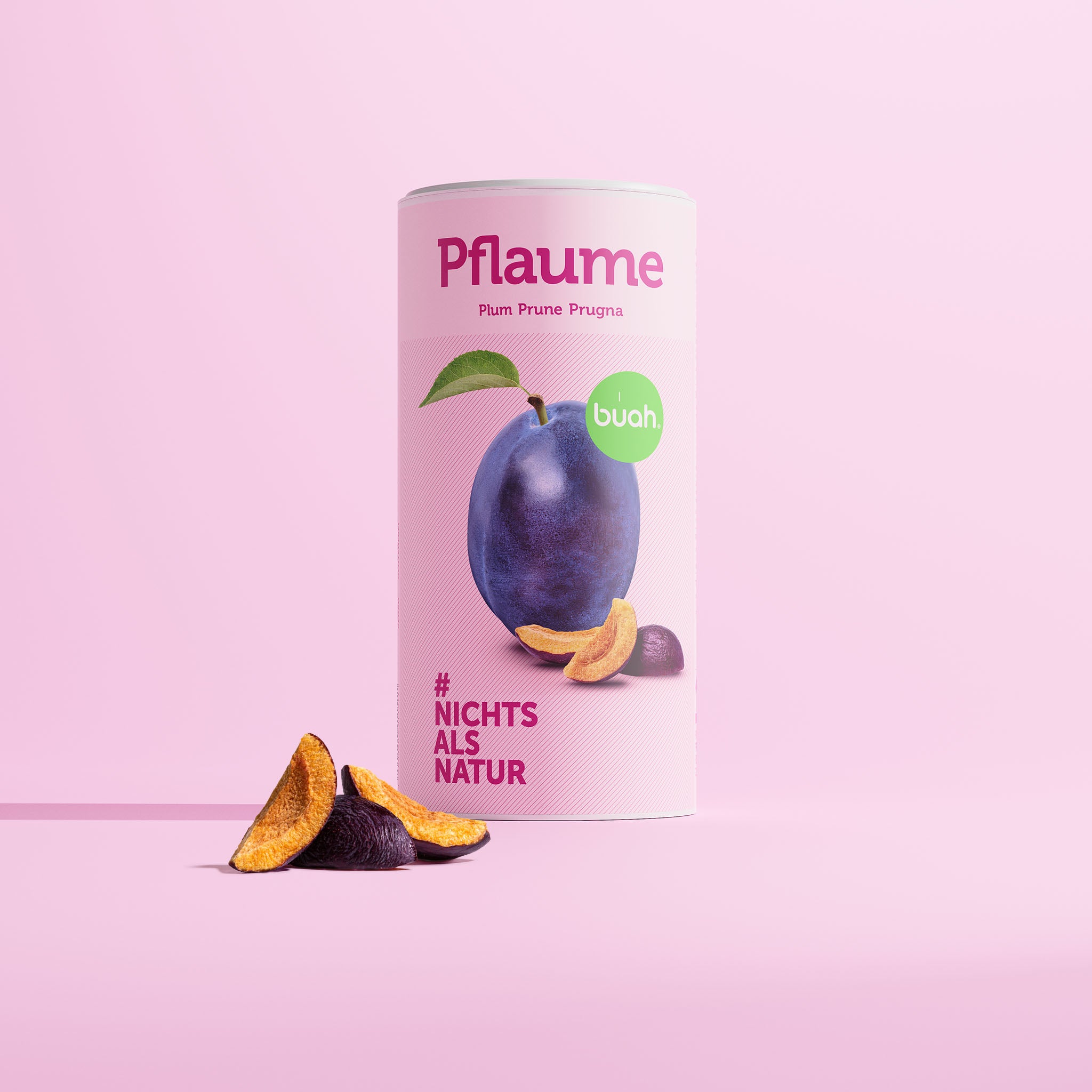 Lattina grande di prugna liofilizzata Buah con una prugna fresca a forma di cilindro, confezione rosa e scritta viola.