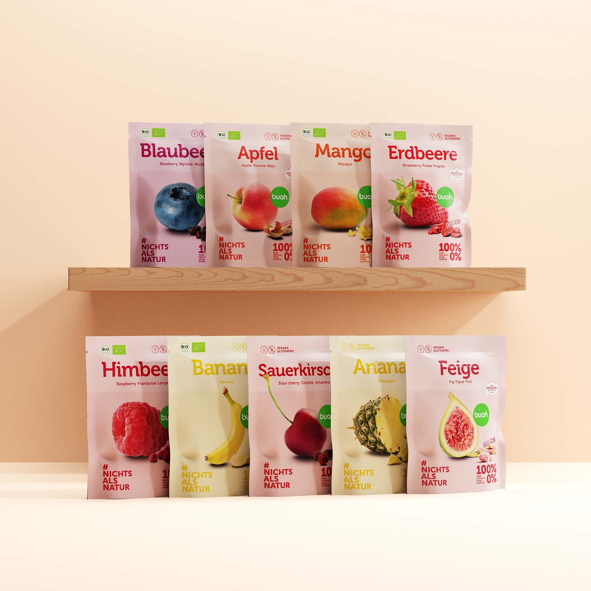 buah Snackpacks Blaubeere, Apfel, Mango, Erdbeere, Himbeere, Banane, Sauerkirsche, Ananas und Feige nebeneinander aufgereiht