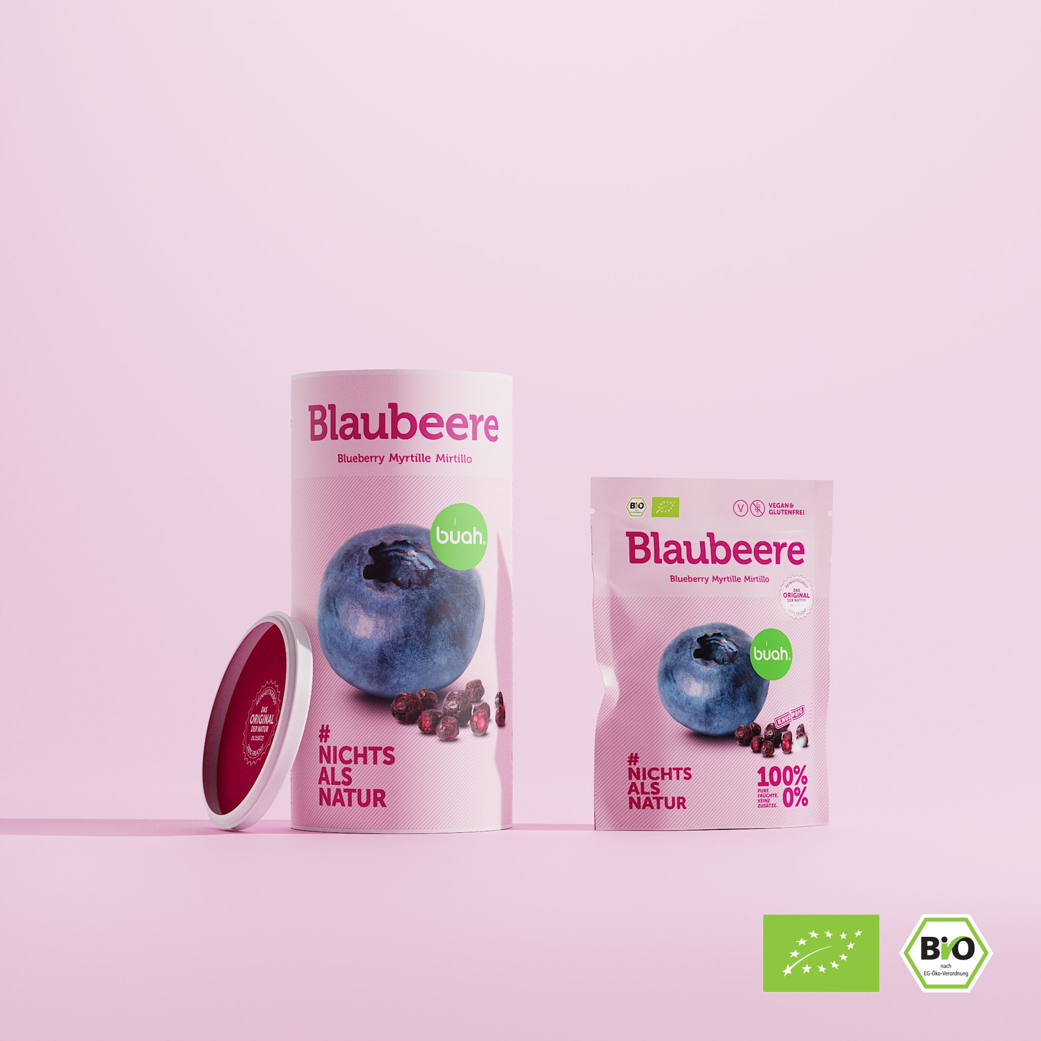 buah Blaubeere Produktangebot - Dose buah gefriergetrocknete Blaubeere in Form eines Zylinders neben einem kleinen rechteckigen Snackpack buah Blaubeere, lila Hintergrund