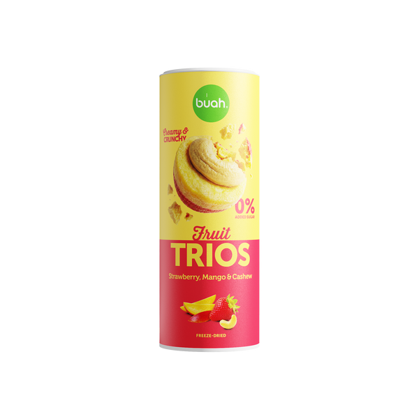 Eine hohe Slim-Dose buah Fruit TRIOS Strawberry, Mango & Cashew steht freigestellt auf einem weißen Hintergrund. Auf der Dose ist ein rundes Fruchtstück mit Cashewkern abgebildet.